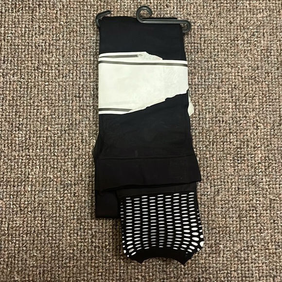 Vince Camuto footless tights - Picture 2 of 6